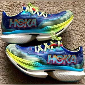 Hoka Cielo X1 carbon plated shoes. Women’s 10.5, men’s 9.5. Worn only 3-4 times!